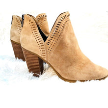 Load image into Gallery viewer, Vince Camuto Booties