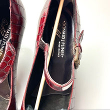 Load image into Gallery viewer, Donald J. Pliner Women’s Mary Jane Heels NWOT