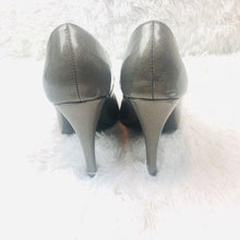 Load image into Gallery viewer, Steve Madden Closed Toe Patent Leather Pumps