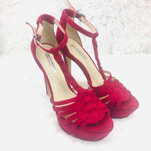 Load image into Gallery viewer, (SOLD) BCBGeneration Fuchsia Suede Platform Heel