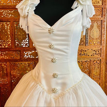 Load image into Gallery viewer, (000) Alfred Sung Princess Sweetheart Wedding Gown NWT
