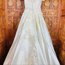 Load image into Gallery viewer, (01) Santa Monica Couture Collection Wedding Gown