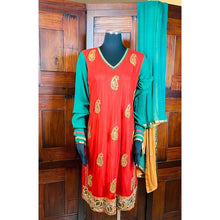 Load image into Gallery viewer, Embellished Kurta Set