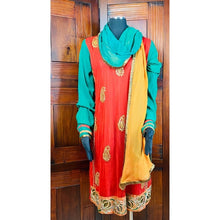 Load image into Gallery viewer, Embellished Kurta Set