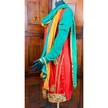 Load image into Gallery viewer, Embellished Kurta Set