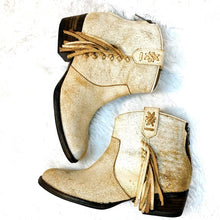 Load image into Gallery viewer, (SOLD) Very Volatile Women's Lookout Western Boot