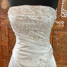 Load image into Gallery viewer, (001) Demetrios Strapless Bridal Gown w/Detachable Train