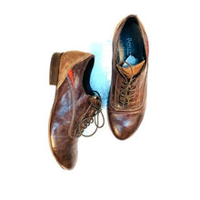 Load image into Gallery viewer, (SOLD) Peruzzi Italian Leather Lace Up Oxfords
