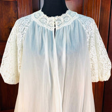 Load image into Gallery viewer, Vintage 1950’s Vanity Fair Peignoir Duster
