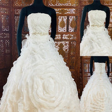 Load image into Gallery viewer, (00) Strapless Layered Wedding Gown with Train