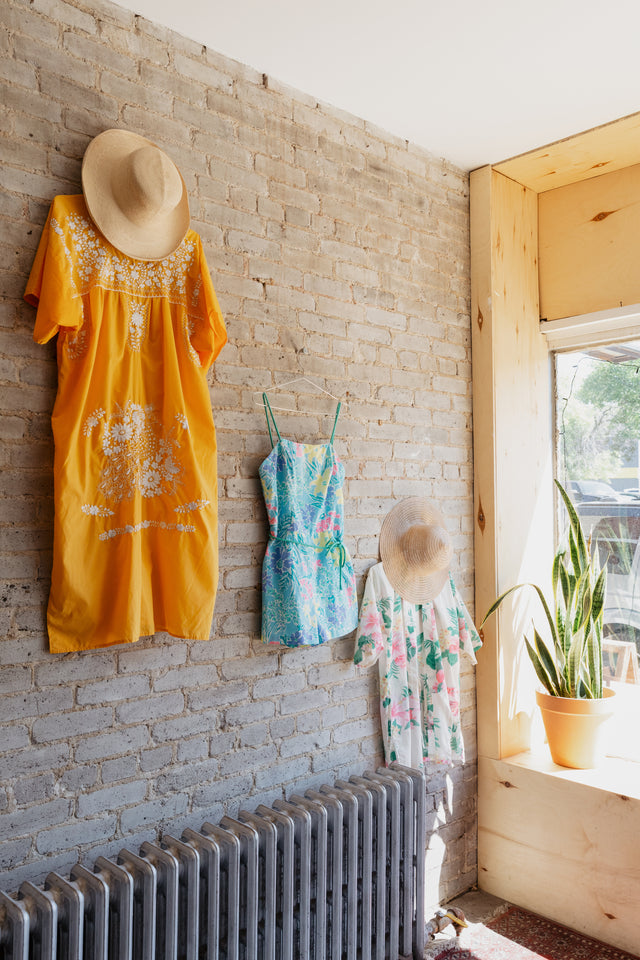 Keshia Style Saturday Vintage & Unique Finds Tampa Best Resale Shop Thrift Online WOC Black Woman Owned Business Black Owned Business Resale Shop Boutique @KeshiaStyle