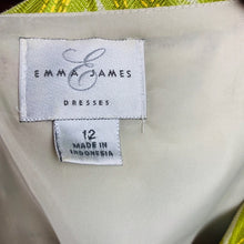 Load image into Gallery viewer, Emma &amp; James Floral Linen Beaded Sequin Blazer
