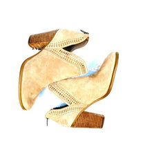 Load image into Gallery viewer, Vince Camuto Booties
