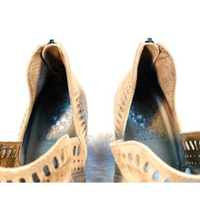 Load image into Gallery viewer, Vince Camuto Booties
