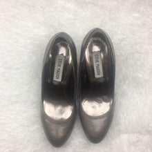 Load image into Gallery viewer, Steve Madden Closed Toe Patent Leather Pumps
