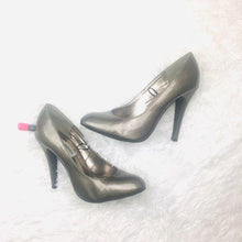 Load image into Gallery viewer, Steve Madden Closed Toe Patent Leather Pumps
