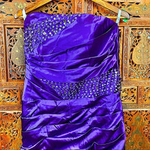 Load image into Gallery viewer, Women’s Strapless Hi-Low Formal Dress
