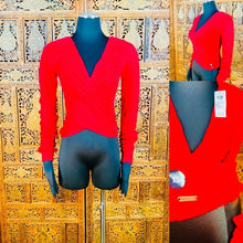 Load image into Gallery viewer, Hollister Women’s Long Sleeve Sweater NWT
