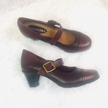 Load image into Gallery viewer, Michelle D Leather Mary Jane Shoes Heels New
