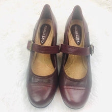 Load image into Gallery viewer, Michelle D Leather Mary Jane Shoes Heels New
