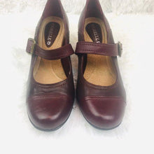 Load image into Gallery viewer, Michelle D Leather Mary Jane Shoes Heels New
