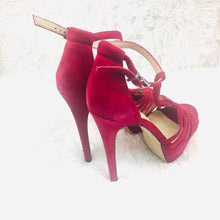 Load image into Gallery viewer, (SOLD) BCBGeneration Fuchsia Suede Platform Heel
