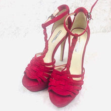 Load image into Gallery viewer, (SOLD) BCBGeneration Fuchsia Suede Platform Heel
