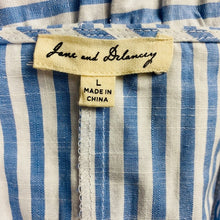 Load image into Gallery viewer, Jane &amp; Delancey Keyhole Neck Blouse
