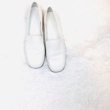 Load image into Gallery viewer, Women’s Antonio Melani Leather Loafers
