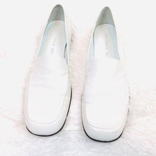 Load image into Gallery viewer, Women’s Antonio Melani Leather Loafers
