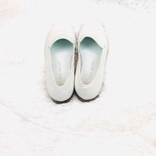 Load image into Gallery viewer, Women’s Antonio Melani Leather Loafers
