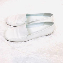 Load image into Gallery viewer, Women’s Antonio Melani Leather Loafers
