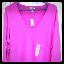 Load image into Gallery viewer, Old Navy Women’s V-Neck Long Sleeve Sweater
