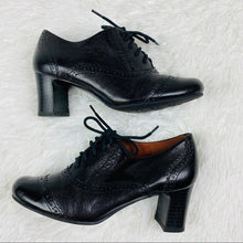 Load image into Gallery viewer, Naturalizer N5 Comfort Leather Oxford
