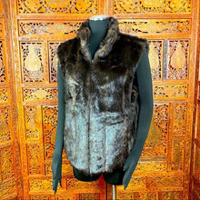 Load image into Gallery viewer, Giacca Gallery Company Reversible Fur Vest
