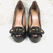 Load image into Gallery viewer, Vince Camuto Women’s Brown Leather Heels
