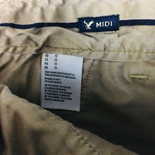 Load image into Gallery viewer, ( SOLD ) American Eagle Outfitters Women’s Stretch Shorts
