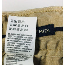 Load image into Gallery viewer, ( SOLD ) American Eagle Outfitters Women’s Stretch Shorts
