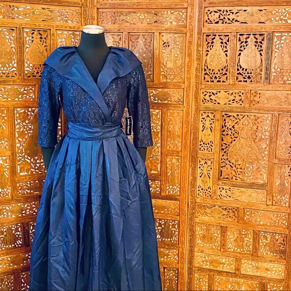 Jessica Howard Portrait Collar BallGown NWT