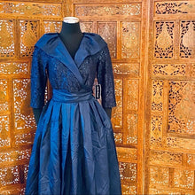 Load image into Gallery viewer, Jessica Howard Portrait Collar BallGown NWT
