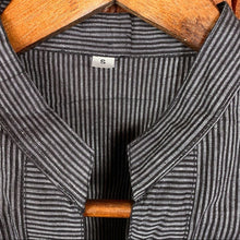 Load image into Gallery viewer, Women’s Mandarin Collar Top NWT
