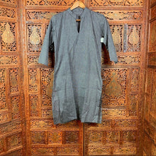 Load image into Gallery viewer, Women’s Mandarin Collar Top NWT
