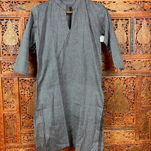 Load image into Gallery viewer, Women’s Mandarin Collar Top NWT
