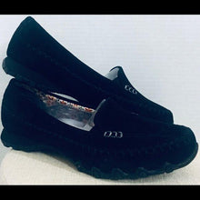 Load image into Gallery viewer, (SOLD) Skechers Relaxed Fit Bikers Shoes
