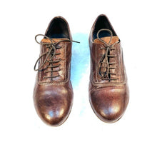 Load image into Gallery viewer, (SOLD) Peruzzi Italian Leather Lace Up Oxfords

