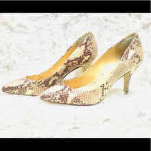 Load image into Gallery viewer, Gianni Binni Women’s Snakeskin Pumps Heels
