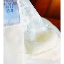 Load image into Gallery viewer, Vintage 1950’s Vanity Fair Peignoir Duster
