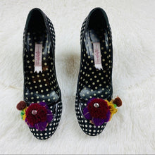 Load image into Gallery viewer, Vero Couio Pin-Up Couture Polka Dot Heels
