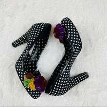 Load image into Gallery viewer, Vero Couio Pin-Up Couture Polka Dot Heels
