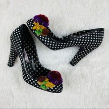 Load image into Gallery viewer, Vero Couio Pin-Up Couture Polka Dot Heels
